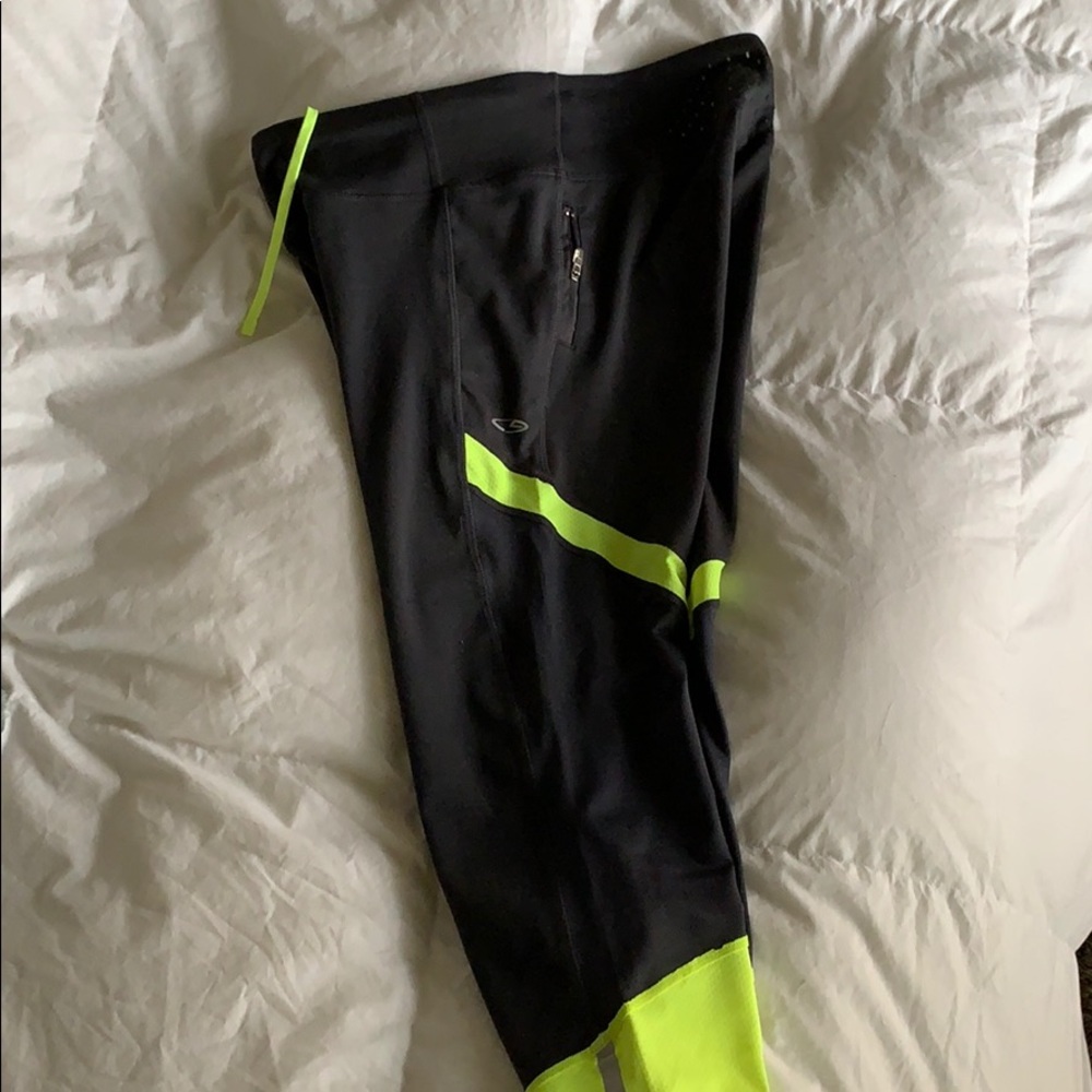 Cropped legging.